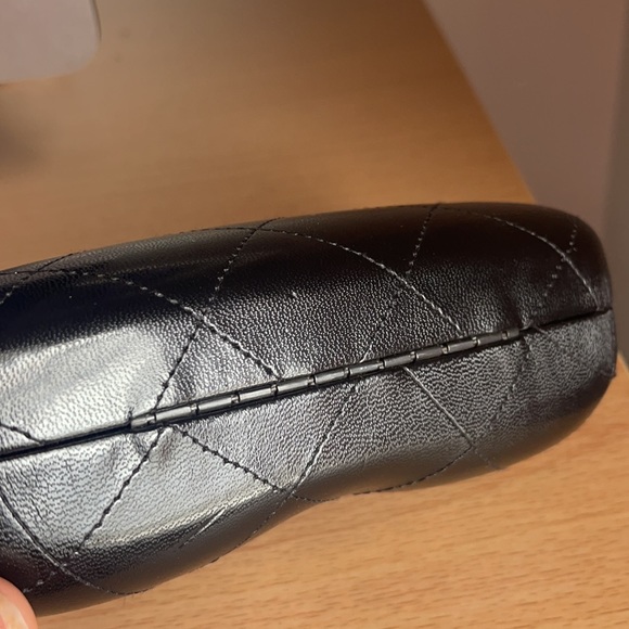 Chanel Silver/gray pearl rare round runaway 71138 L0844 - Picture 14 of 17